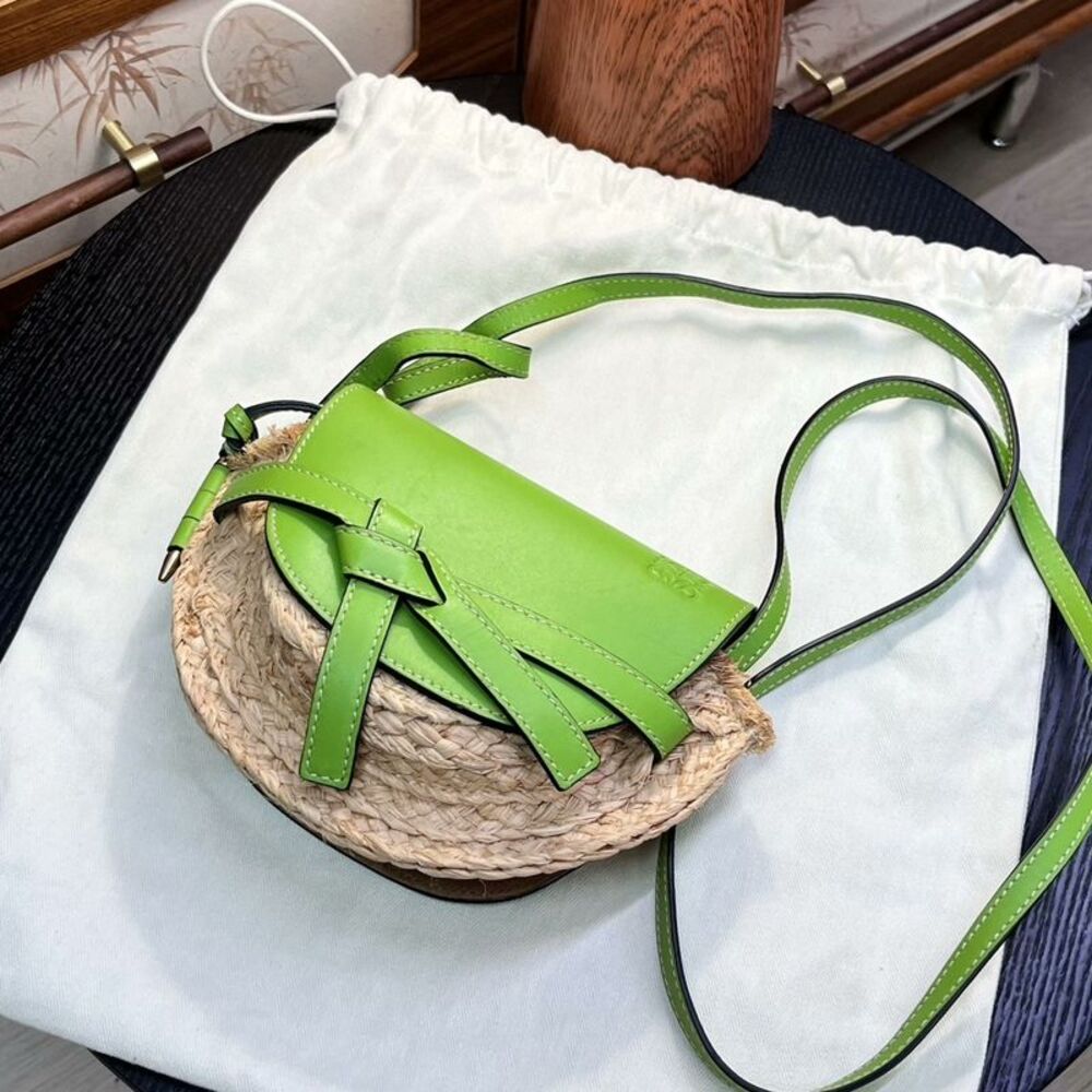 Loewe Women Pre-Loved Bag Very Good Condition - Picture 4 of 6